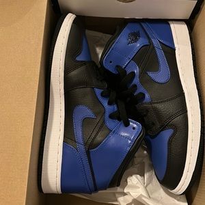 Jordan 1 mid hyper Royal 7 youth like brand new
